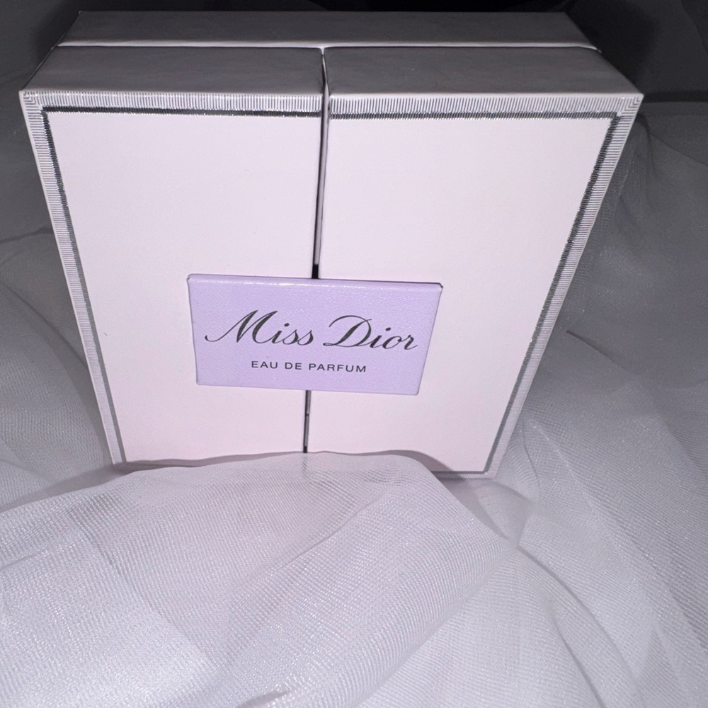 NWT Dior Addict 24hr Lipglow Oil Black Cherry + Holder Keychain + More - Picture 3 of 14
